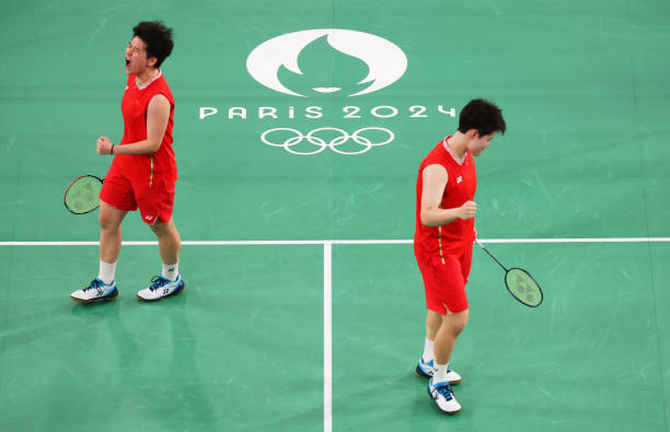 羽毛球发球教学｜稳定不犯规的底线发球动作要领