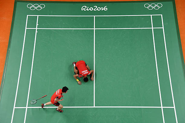 羽毛球双打比赛中的常见界限争议与解答