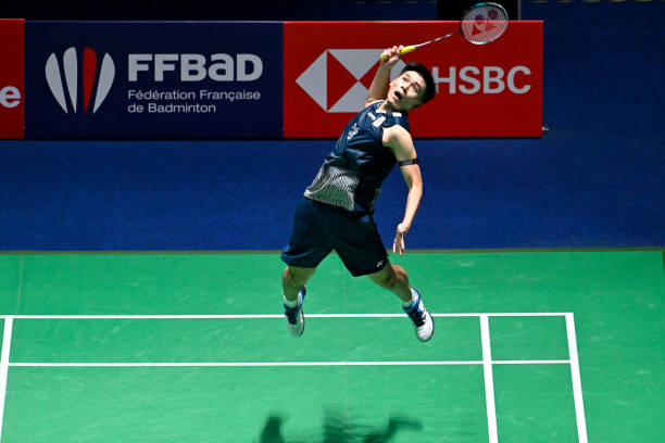 羽毛球双打配合：网前封网与后场扣杀的默契瞬间