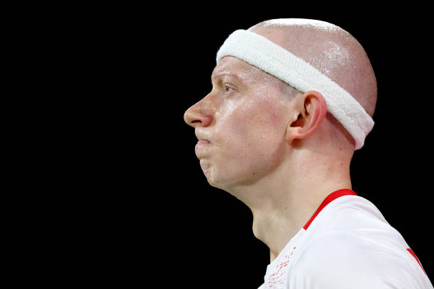 羽毛球场的长宽规范：单打与双打有何不同？