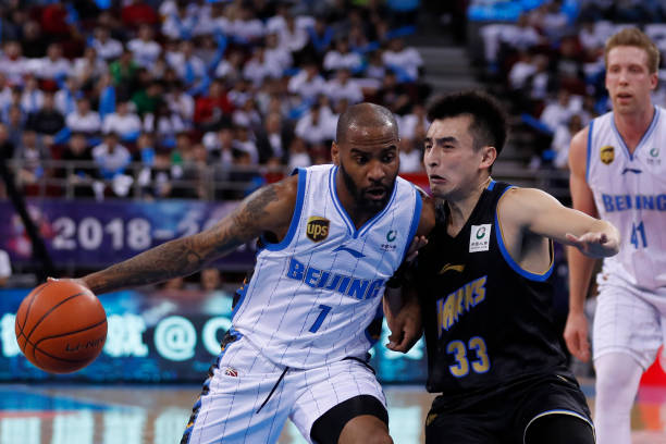 篮球入门必备：基础规则与动作全解析