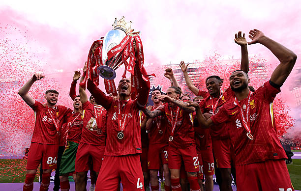 标准足球场禁区尺寸：十一人制比赛规范