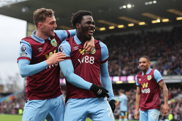 金球奖、联赛冠军、欧冠——梅西与哈兰德谁更强？