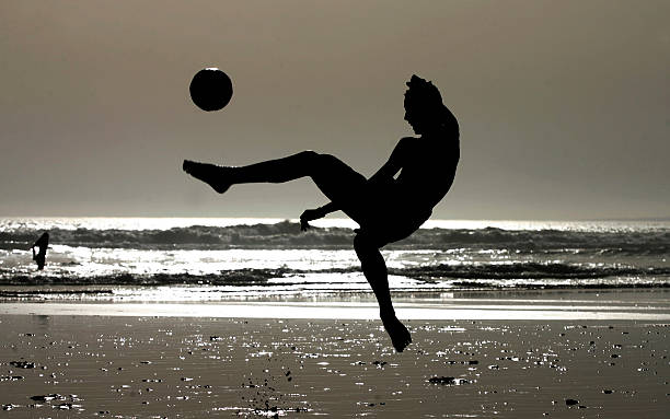 传球的艺术：如何精准将球送入球门