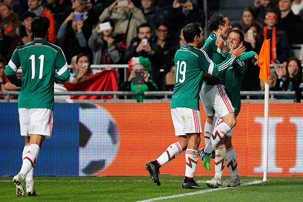 低位防守+闪电战：解析5-3-2阵型的反击威力