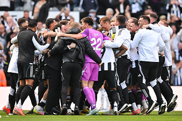 卡卡与AC米兰的黄金岁月：2007年金球奖的辉煌