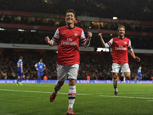 荷兰三剑客战术解析：范巴斯滕的射手本能、古力特的全能与里杰卡尔德的防守艺术