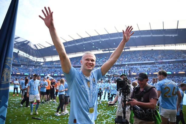 结合当前赛季，强调实时性和出线分析