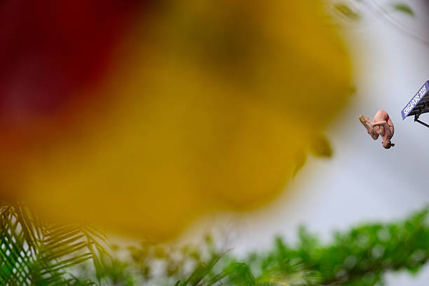 亮点： 语气肯定、自信，给人一种强烈信任感，促使观众点击验证。