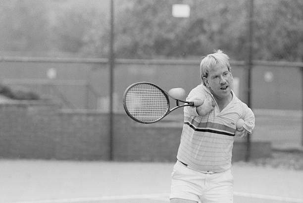 四大满贯中，哪项赛事始终坚持草地比赛？